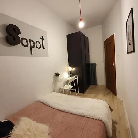 Апартаменти Mieszkanie W Centrum - Ksiazat Pomorskich 23 Сопот